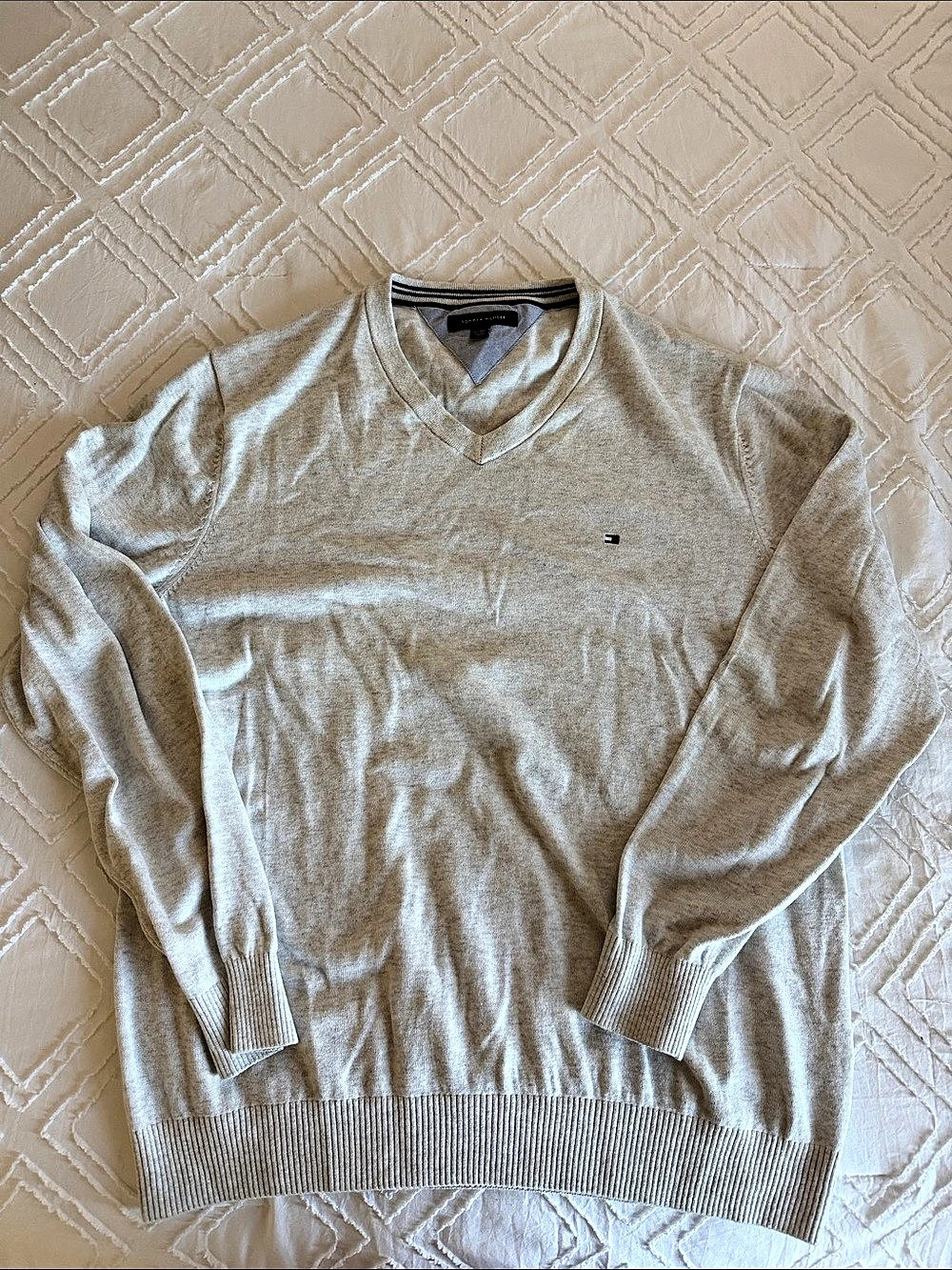 Tommy Hilfiger v-Neck Sweater in Gray Size XL